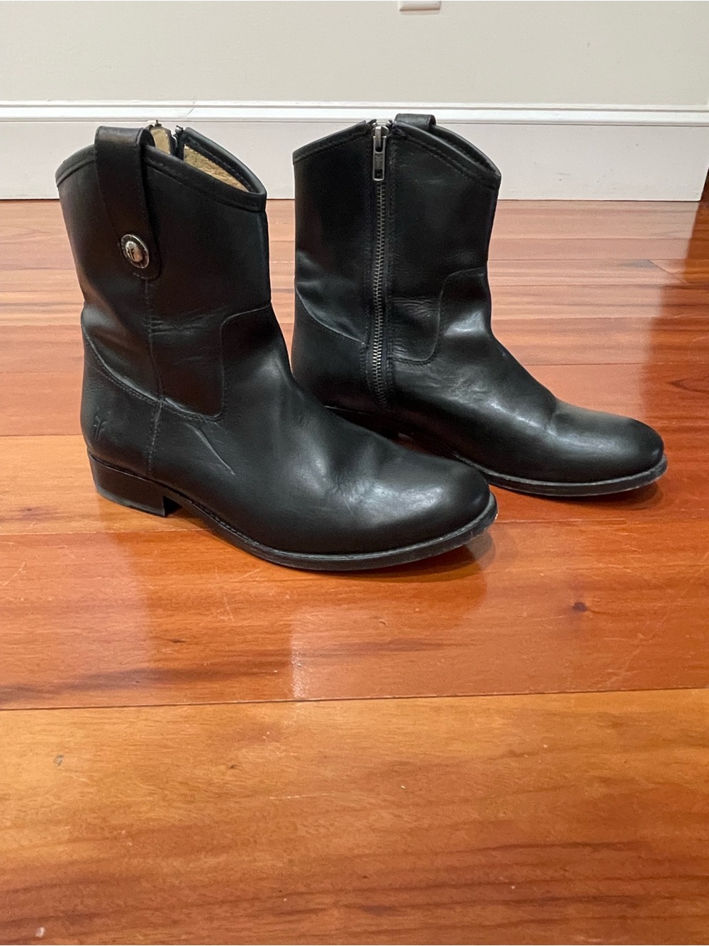 FRYE Melissa Button Zip Short Black Leather Ankle Boots Size 8 B